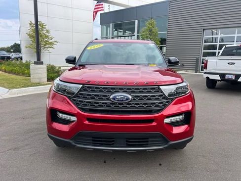 Used 2024 Ford Explorer XLT w/ Equipment Group 202A AWD/4WD image 2
