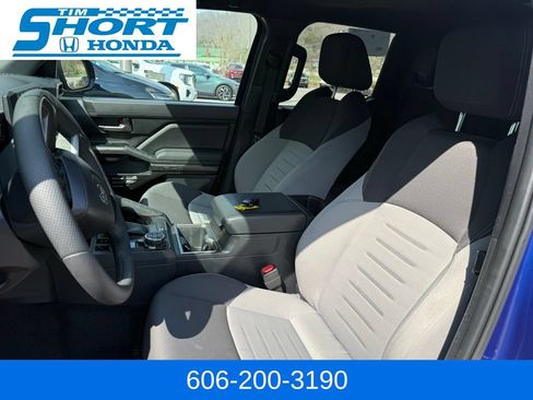 Used 2025 Toyota Tacoma TRD Off-Road AWD/4WD image 13