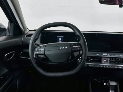 Used 2025 Kia K4 FWD image 18
