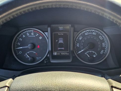 Used 2017 Toyota Tacoma TRD Off-Road AWD/4WD image 24