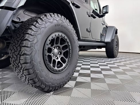 Used 2021 Jeep Wrangler Unlimited Rubicon w/ Xtreme Recon 35" Tire Package image 13