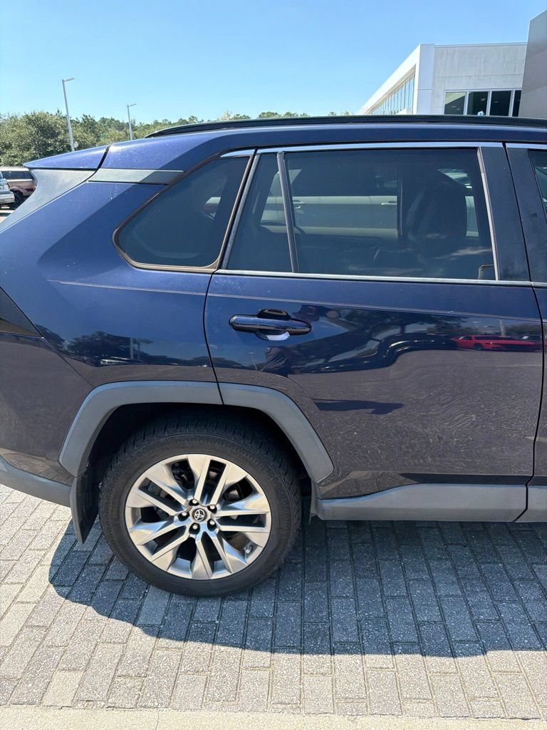 Used 2019 Toyota RAV4 XLE Premium FWD image 6