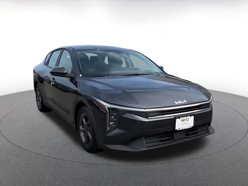 Used 2025 Kia K4 LXS image 3