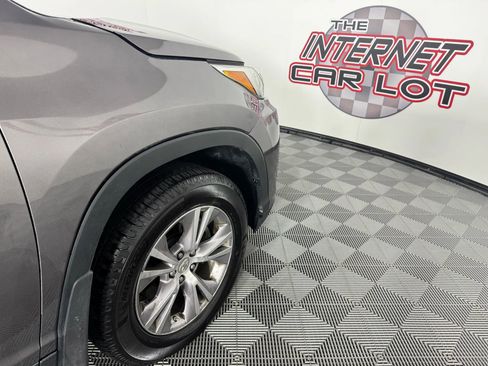 Used 2019 Toyota Highlander AWD V6 image 30