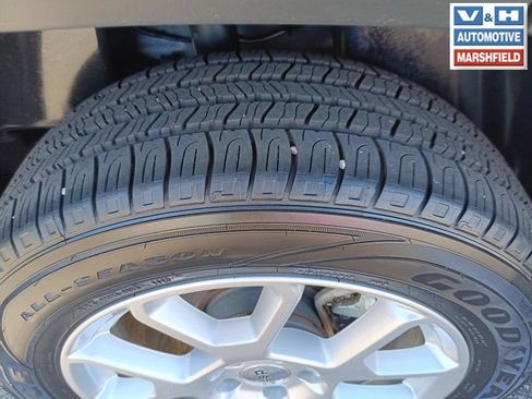 Used 2022 Jeep Renegade Latitude w/ Convenience Group AWD/4WD image 11