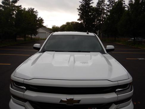 Used 2018 Chevrolet Silverado 1500 LT w/ All Star Edition AWD/4WD image 3