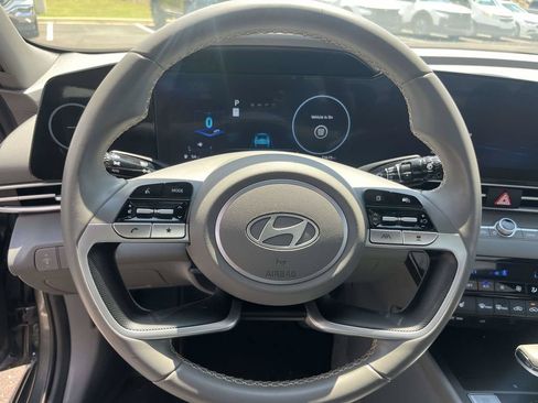Certified 2024 Hyundai Elantra SEL w/ Convenience Package FWD image 17