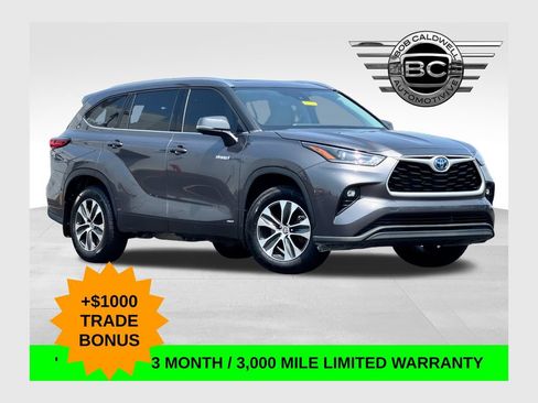 Used 2021 Toyota Highlander XLE AWD/4WD image 1