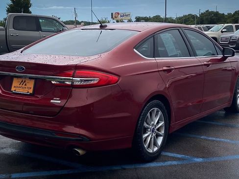 Used 2017 Ford Fusion SE w/ Fusion SE Technology Package FWD image 11