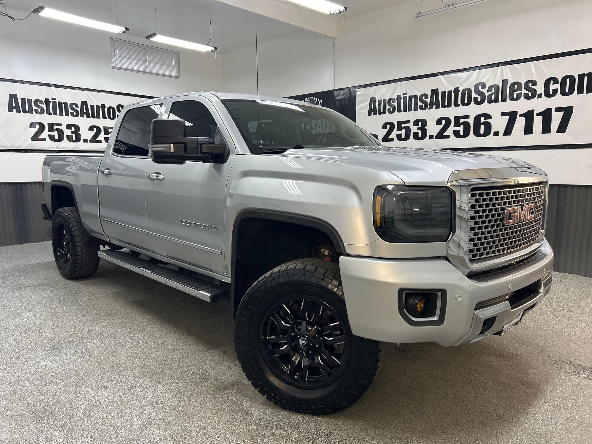 Used 2015 GMC Sierra 2500 Denali w/ Duramax Plus Package AWD/4WD image 1