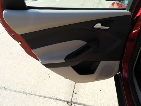 Used 2016 Ford Focus SE FWD image 22