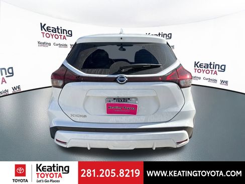 Used 2021 Nissan Kicks S image 4