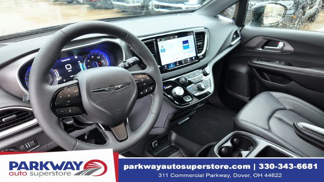 Used 2026 Chrysler Pacifica Select w/ S Appearance Package FWD image 13