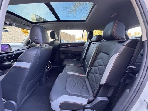 Used 2024 Volkswagen Atlas Peak Edition SE image 10