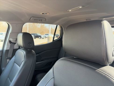 Used 2023 GMC Acadia SLT w/ LPO, Floor Liner Package FWD image 21