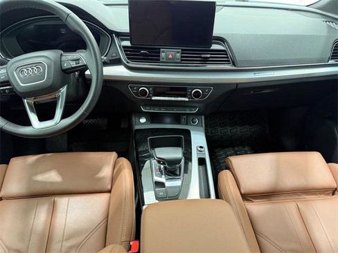 Certified 2025 Audi Q5 2.0T Premium w/ Convenience Plus Package image 9
