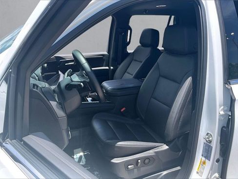 Used 2025 Chevrolet Tahoe LT RWD image 27