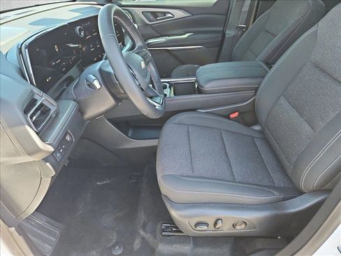 Used 2026 Chevrolet Traverse LT w/ Driver Confidence Package FWD image 22