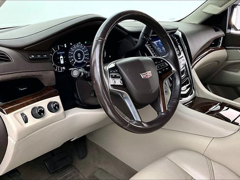 Used 2017 Cadillac Escalade Luxury AWD/4WD image 15