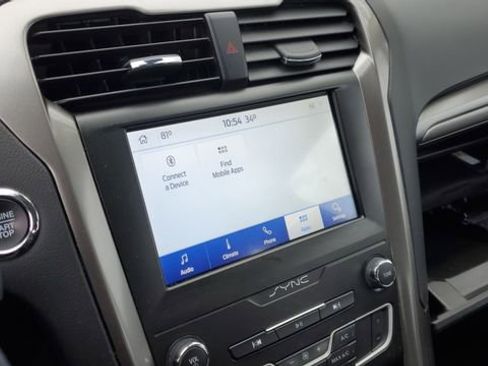 Used 2020 Ford Fusion SE image 16