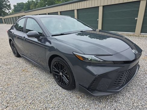 Used 2025 Toyota Camry SE FWD image 8