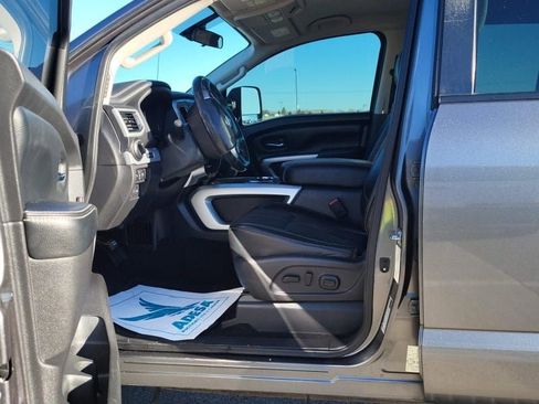 Used 2016 Nissan Titan SL image 6