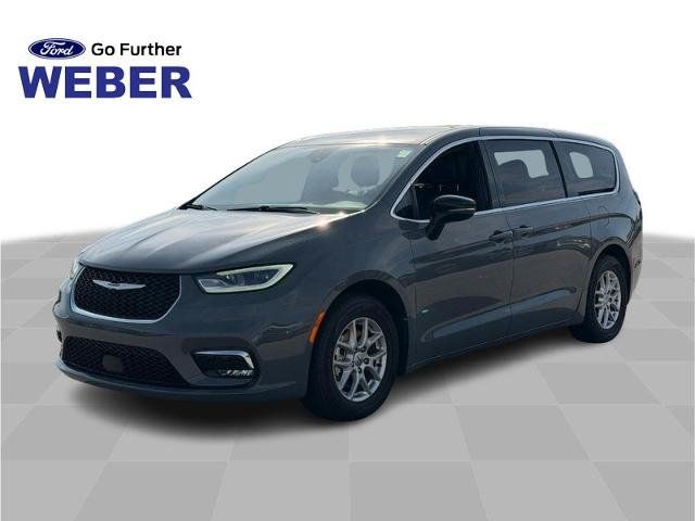 Used 2025 Chrysler Pacifica Select FWD image 1
