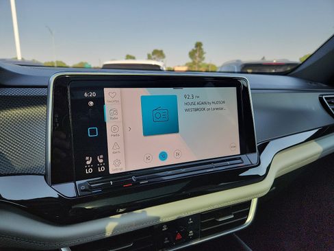 New 2026 Volkswagen Atlas Cross Sport SEL Premium R-Line image 19