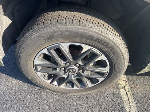 Used 2023 Toyota Tundra Limited image 7