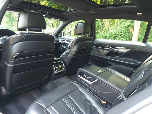 Used 2022 BMW 740i xDrive w/ M Sport Package image 14