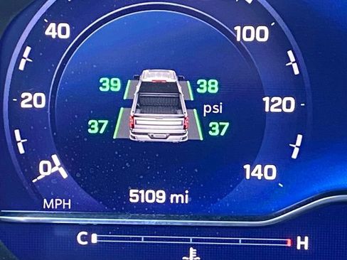 Used 2025 Chevrolet Silverado 1500 LT Trail Boss w/ LT Trail Boss Premium Package AWD/4WD image 3