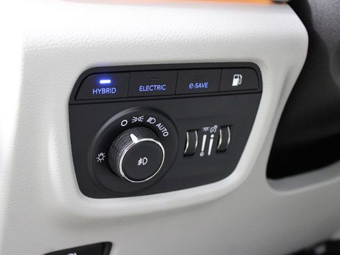 Used 2022 Jeep Grand Cherokee Overland w/ Luxury Tech Group IV image 43