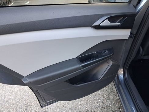 Certified 2022 Volkswagen Taos SE FWD image 11