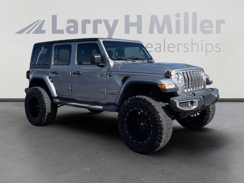 Used 2018 Jeep Wrangler Unlimited Sahara w/ Uconnect 4C Nav & Sound Group AWD/4WD image 7