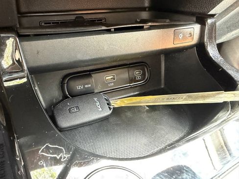 Used 2024 Kia Seltos EX FWD image 28
