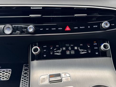 New 2026 Genesis GV70 3.5T Sport Advanced AWD/4WD image 9
