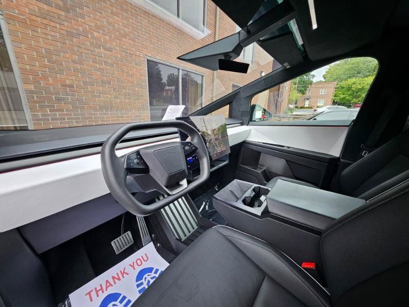 Used 2024 Tesla Cybertruck AWD Crew Cab image 39
