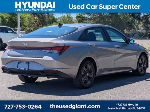 Used 2023 Hyundai Elantra SEL FWD image 5