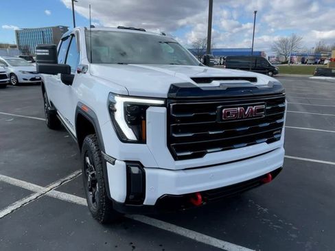 Used 2024 GMC Sierra 2500 AT4 w/ AT4 Premium Plus Package AWD/4WD image 4
