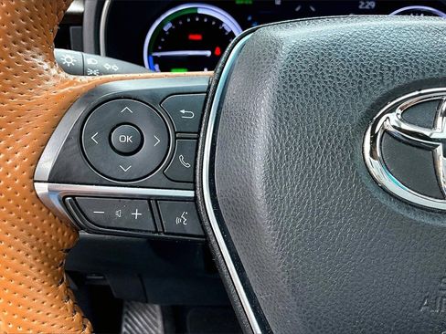 Used 2022 Toyota Avalon Limited image 18