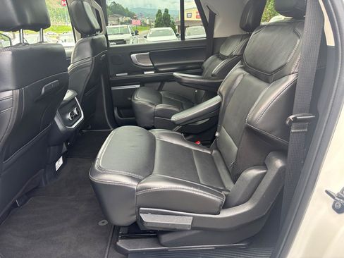 Used 2025 Ford Expedition Max Platinum w/ Driver's Package AWD/4WD image 11