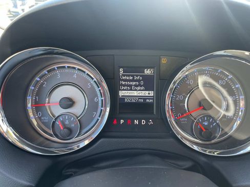 Used 2013 Chrysler Town & Country Touring image 22