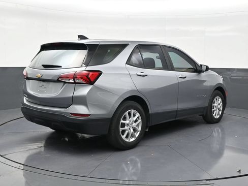 Used 2024 Chevrolet Equinox LS w/ LS Convenience Package FWD image 5