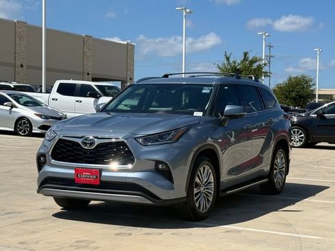 Used 2024 Toyota Highlander Platinum FWD image 8
