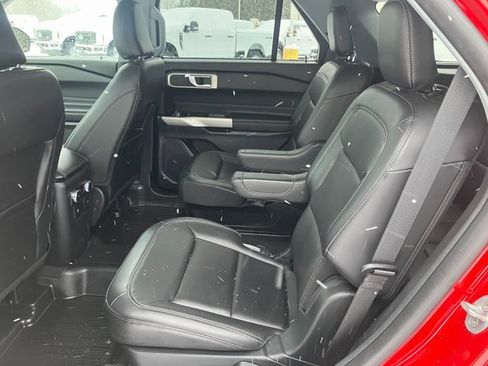 Used 2023 Ford Explorer XLT w/ Equipment Group 202A image 18