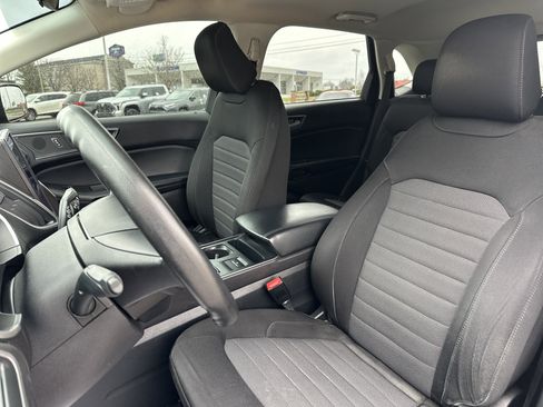 Used 2021 Ford Edge SE image 11
