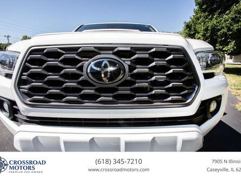 Used 2021 Toyota Tacoma TRD Sport AWD/4WD image 9