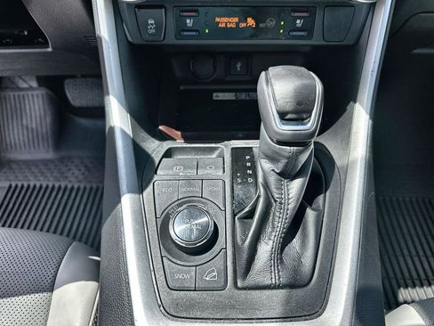 Used 2022 Toyota RAV4 Limited AWD/4WD image 16