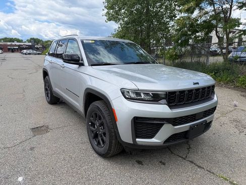 New 2026 Jeep Grand Cherokee Altitude AWD/4WD image 7