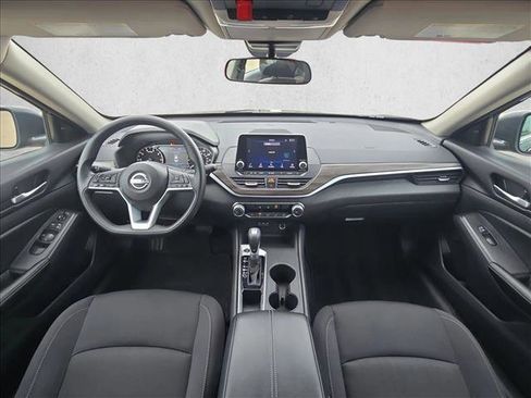 Used 2025 Nissan Altima 2.5 SV FWD image 16